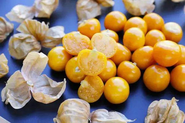 fruta aguaymanto
