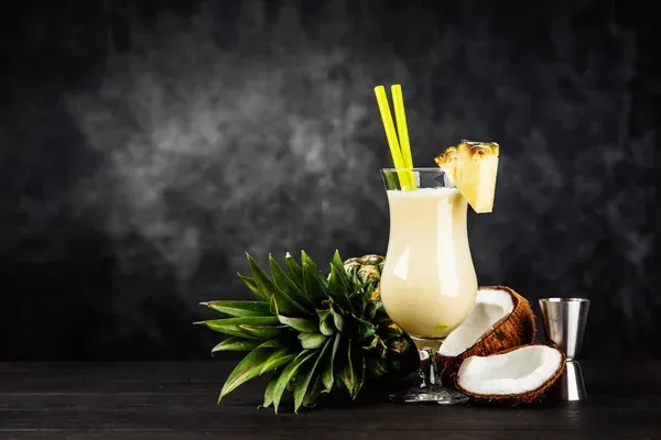 ¿Con qué acompañar una piña colada sin alcohol?