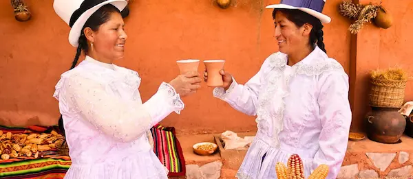 Cómo disfrutar las bebidas tradicionales durante tu viaje