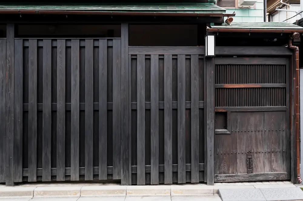 Sliding security gates: features, benefits, and best uses