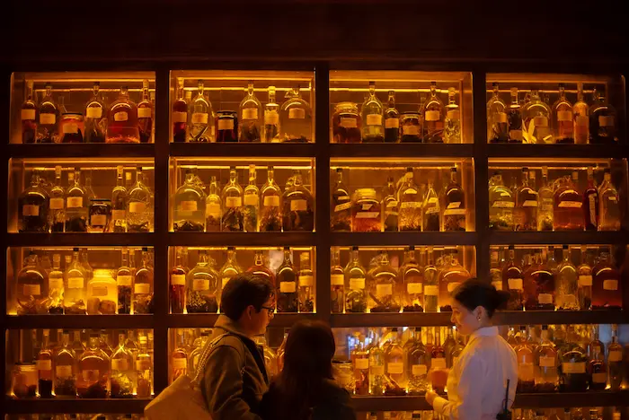 Mucho más que bebidas: gastronomía para compartir y elevar la experiencia en Miraflores